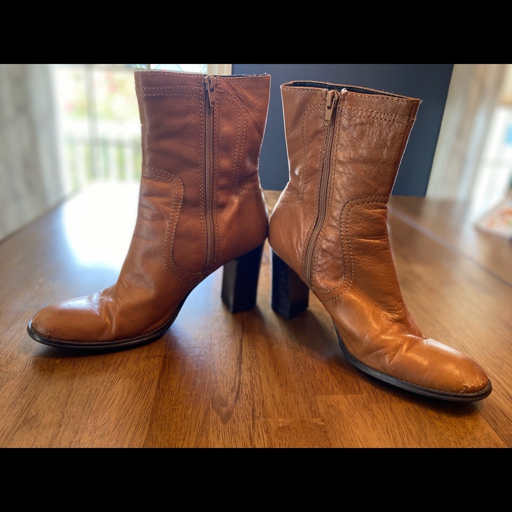 Nine West short tan boots size 7m